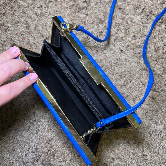 Disney: Beauty & the Beast Storybook Crossbody – Blue Gold Faux Leather - Picture 3 of 6